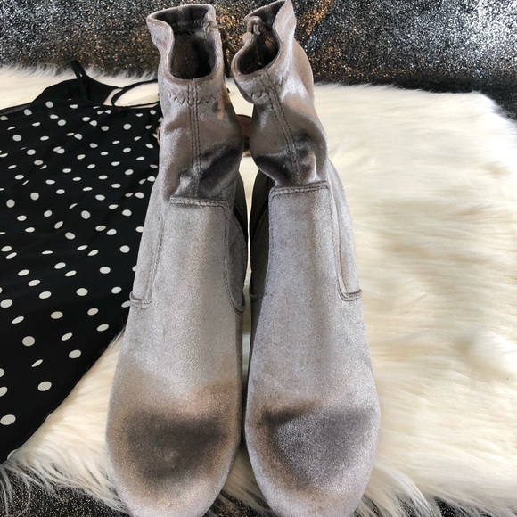 Velvet heel ankle booties - Picture 2 of 4